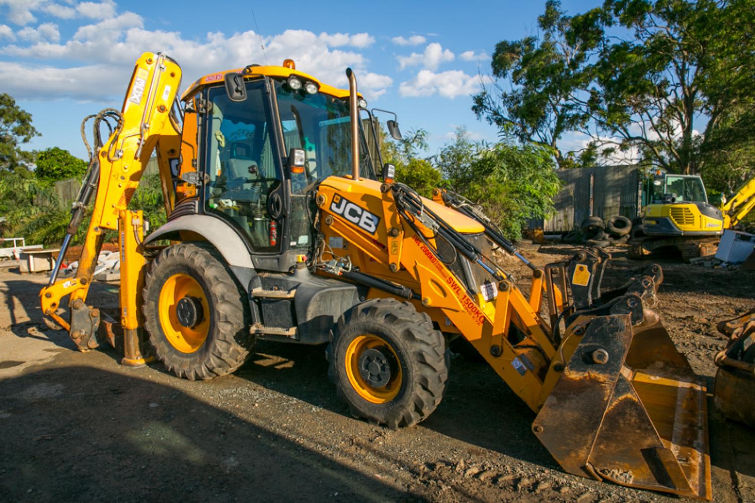 Should you require domestic or commercial site storm damage clean-up, at BPH Brancatella Plant hire we are available 24 hours a day to provide you with the machinery with experienced operators to clean up branches/tress and other debris that has fallen on your site.